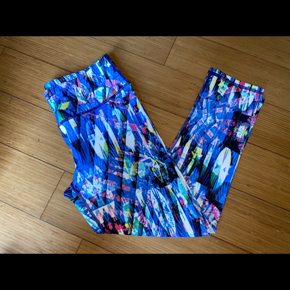 NWT Fabletics Salar Capri Activewear Leggings Blue